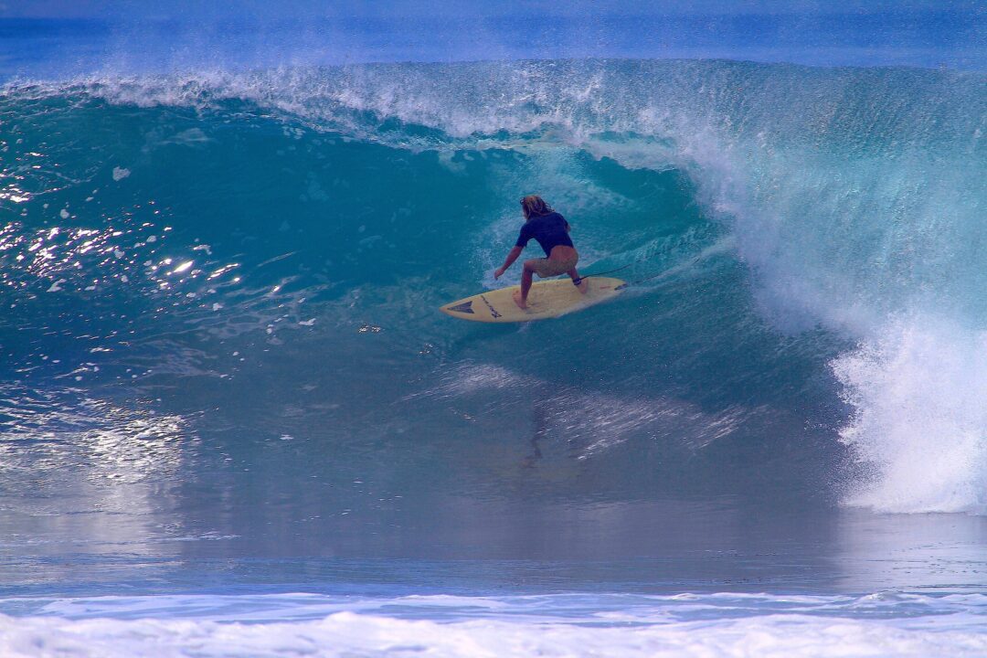 Surfing Komune Keramas Bali