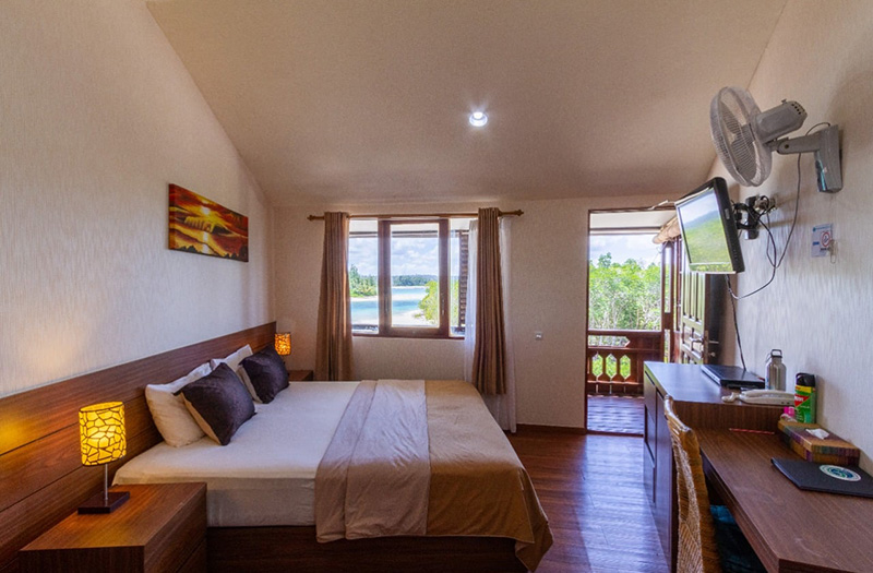 Twin Share Deluxe Suites Macaronis Resort Mentawai