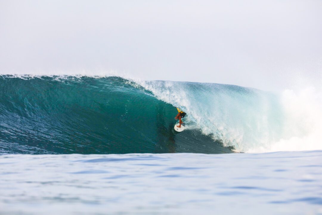 Surfing Komune Keramas Bali