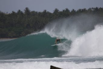 8-Frame surf spot in Nias