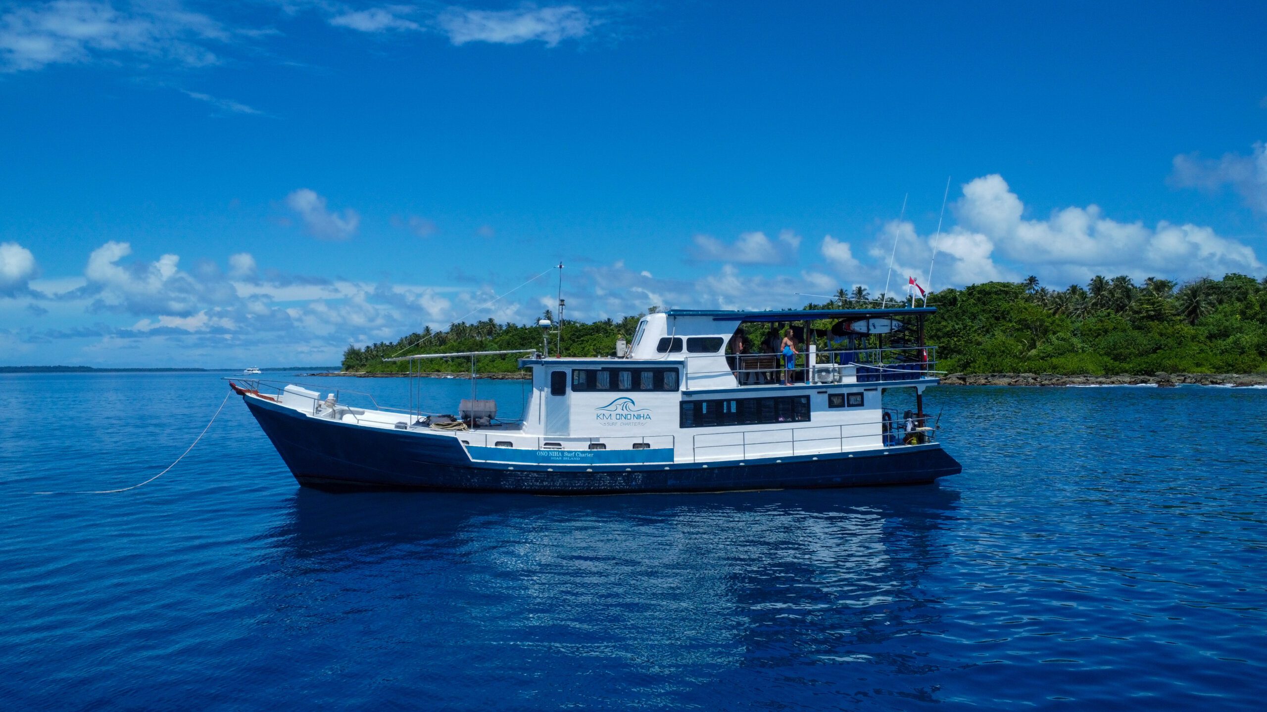 Ono Niha surf charter Telos Banyaks Mentawai