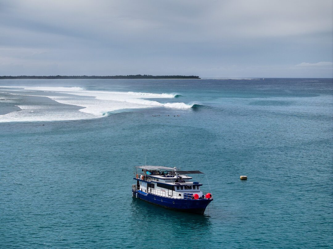 Oasis surf charter Mentawai