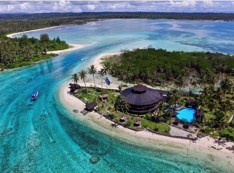 Macaronis Surf Resort