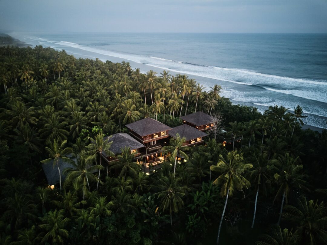 LOST LINDENBERG Bali Beach