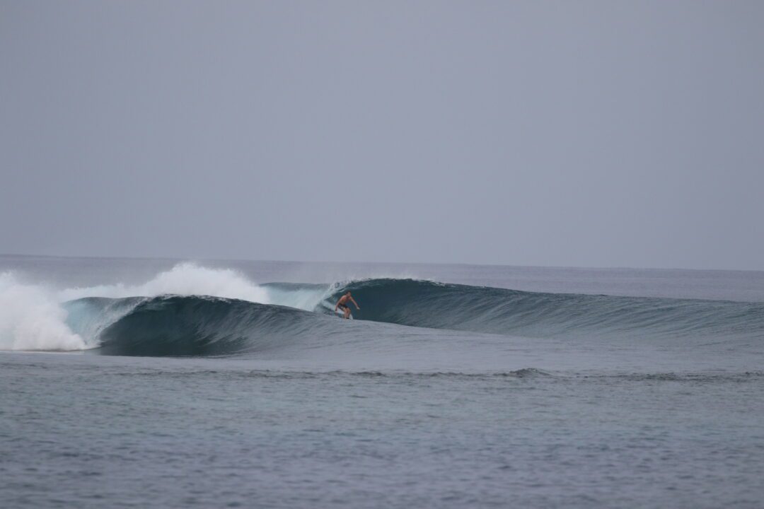 Maldives Kandooma Tucky Joes surf September 2023