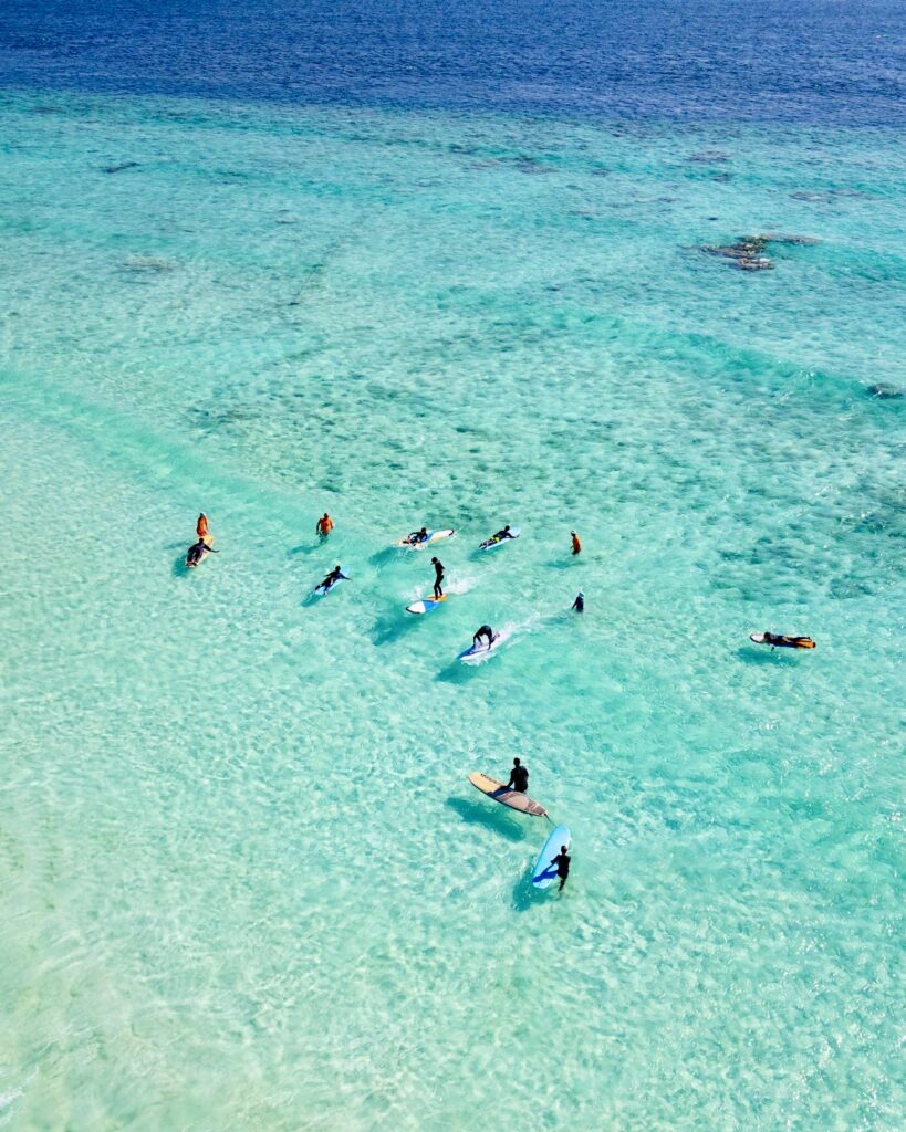 Maldives learn to surf beginners surf spots Kandooma surf resort