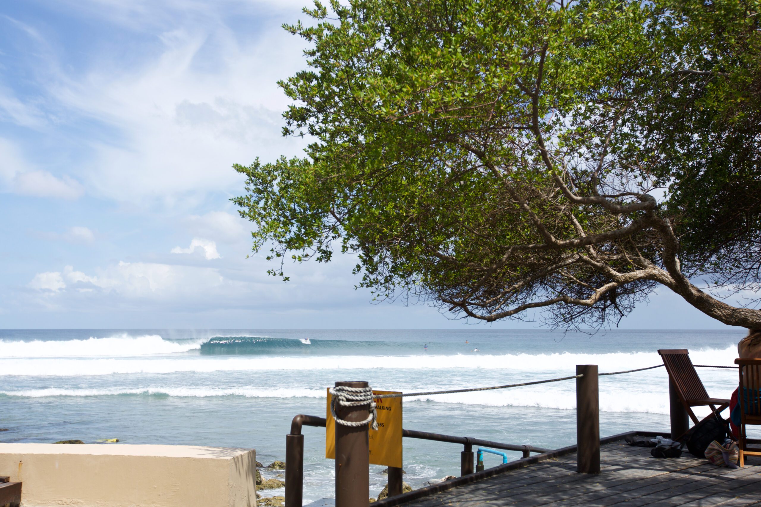 Hudhuranfushi surf resort Lohis